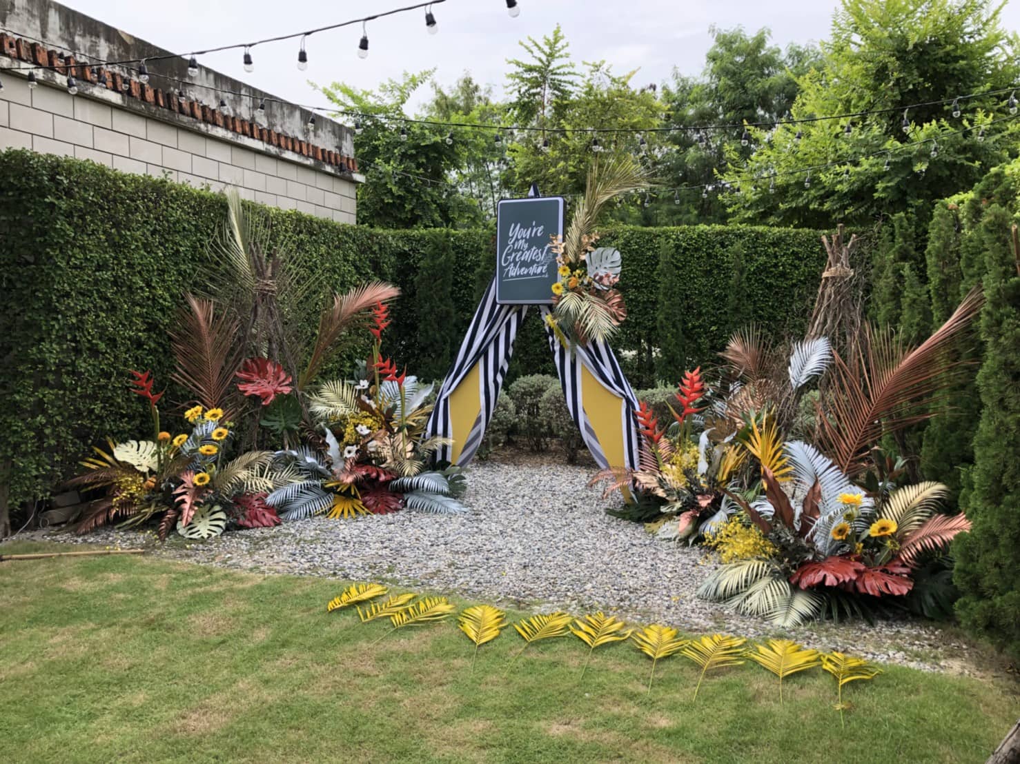 service booth by signmasterpro.co.th