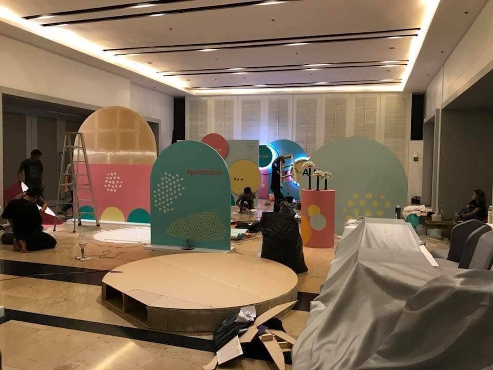 service booth by signmasterpro.co.th