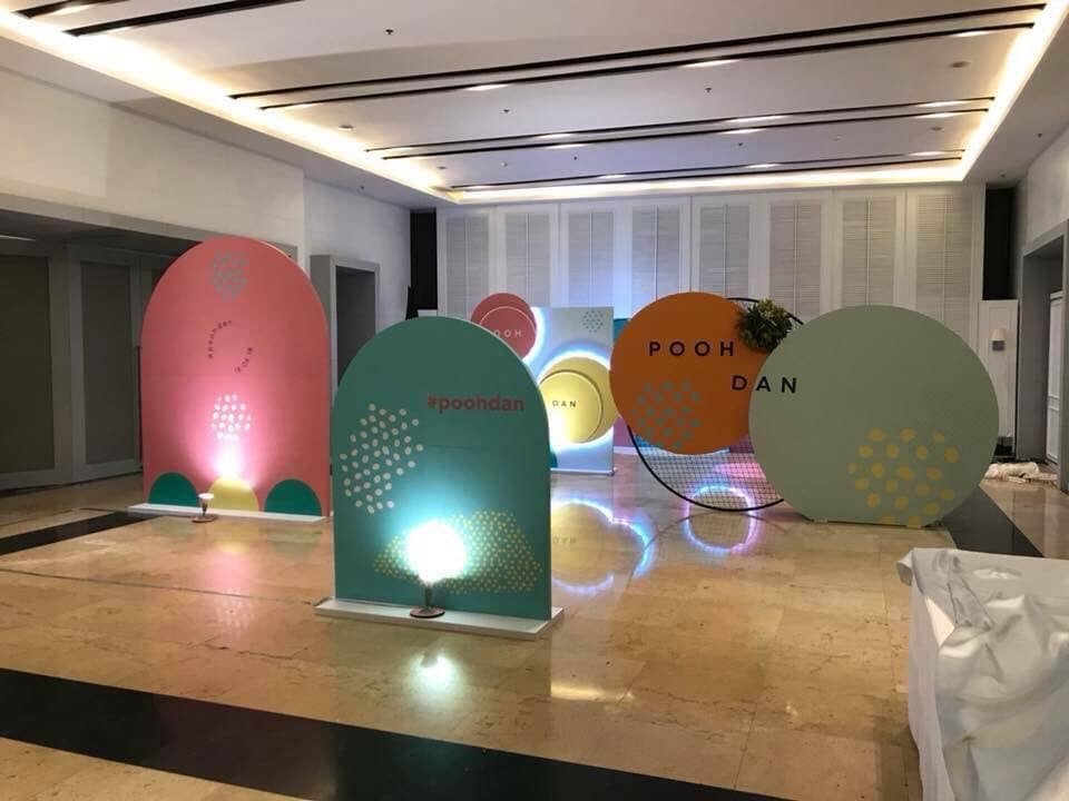 service booth by signmasterpro.co.th