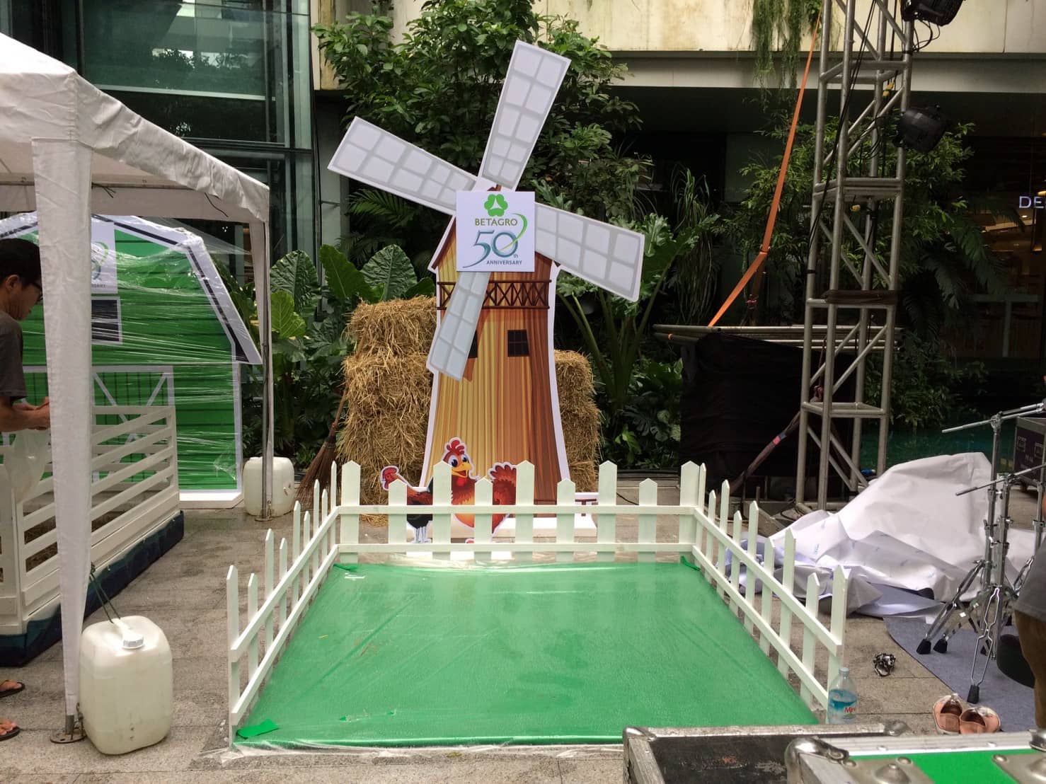 service booth by signmasterpro.co.th