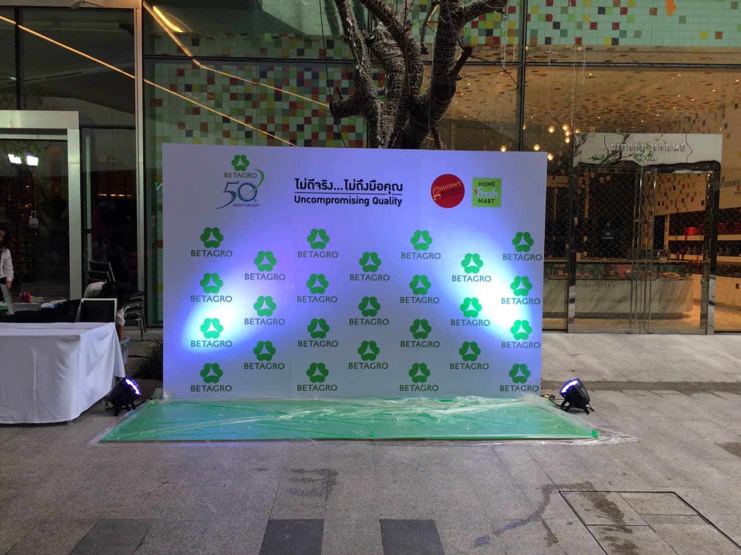 service booth by signmasterpro.co.th