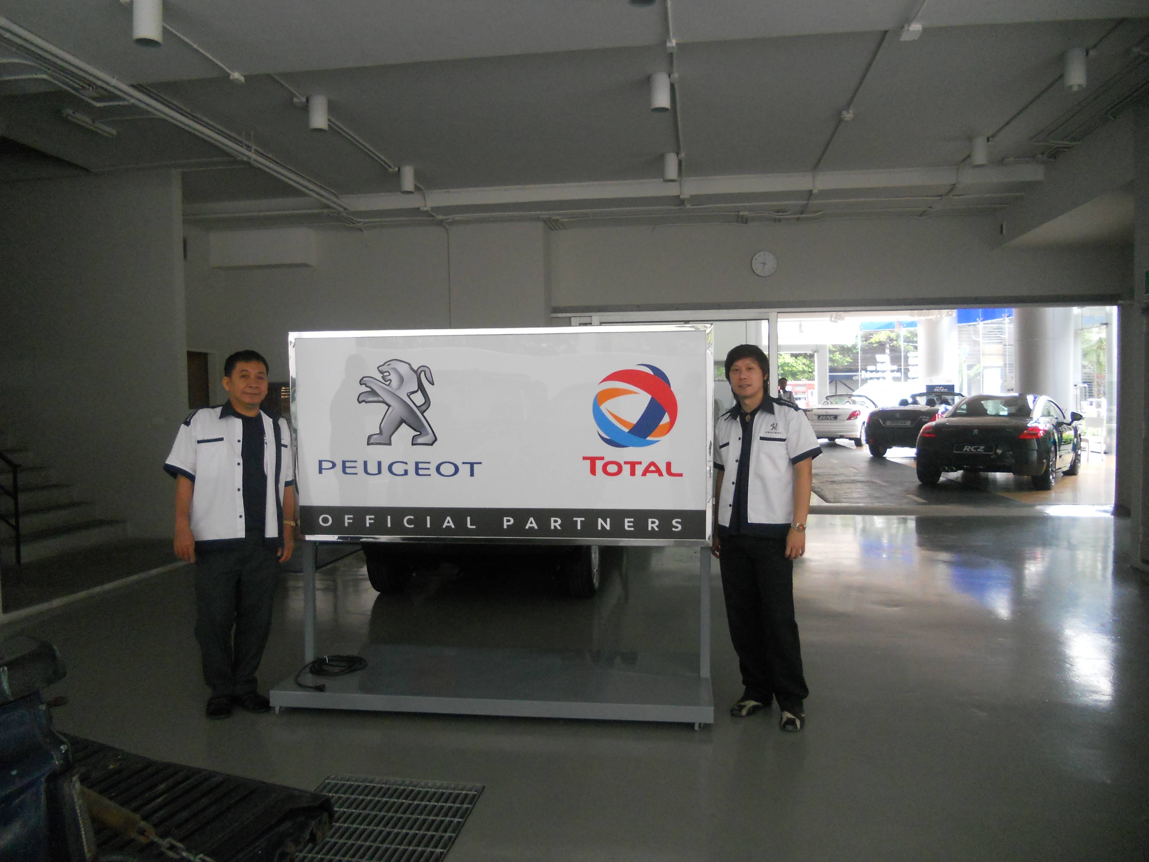 service lightbox by signmasterpro.co.th